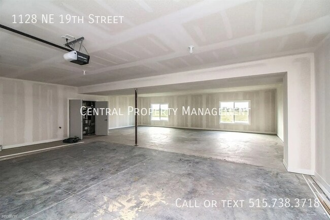 Building Photo - 1128 NE 19th St