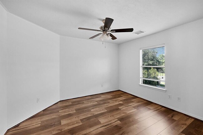 Building Photo - 8803 Peach Oak Crossing