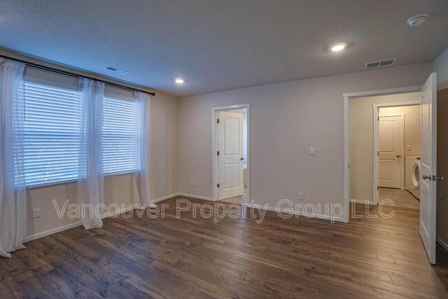 Building Photo - 4945 NE 24th Ave