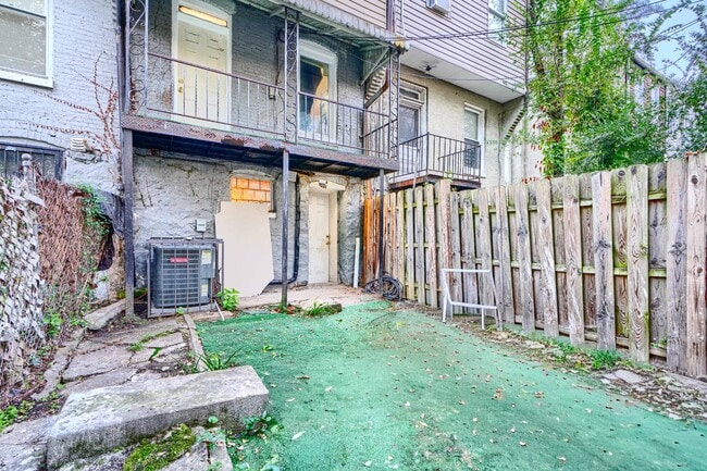 Building Photo - 1113 Ashburton St