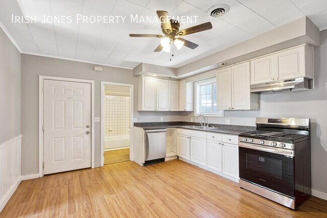 Building Photo - 15 Grove St