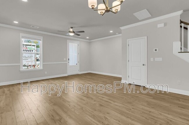 Building Photo - 523 Green Fern Dr