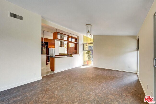 Building Photo - 2755 Carmar Dr