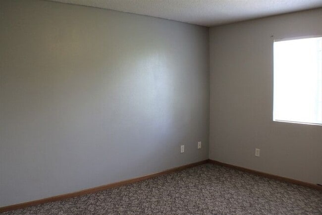 Building Photo - $1,175 | 2 Bedroom, 1 Bathroom Condo | Pet...