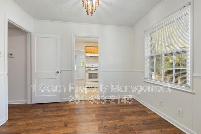Building Photo - 212 Pinehill Dr