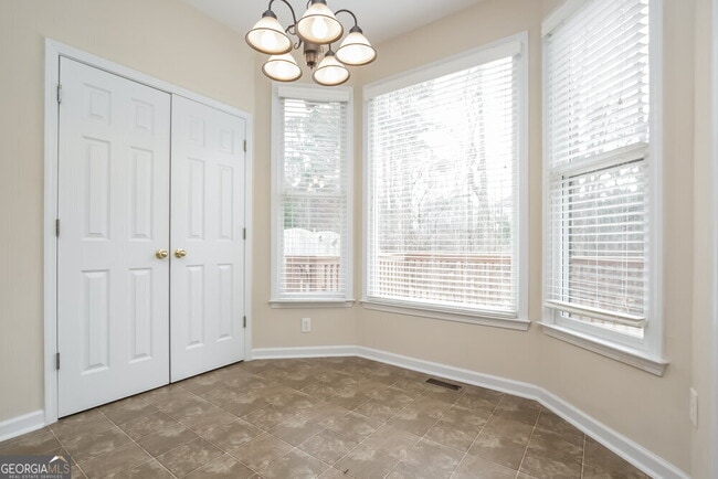Building Photo - 3075 Woodbridge Ln