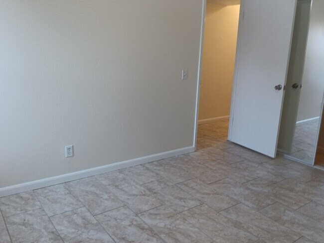 Building Photo - 2-bedroom, 2-bathroom home located in the vibrant city of Albuquerque