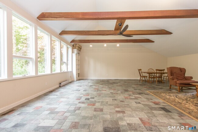 Building Photo - 211 New Canaan Rd