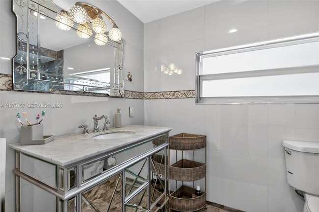 Building Photo - 268 SE 8th Ave