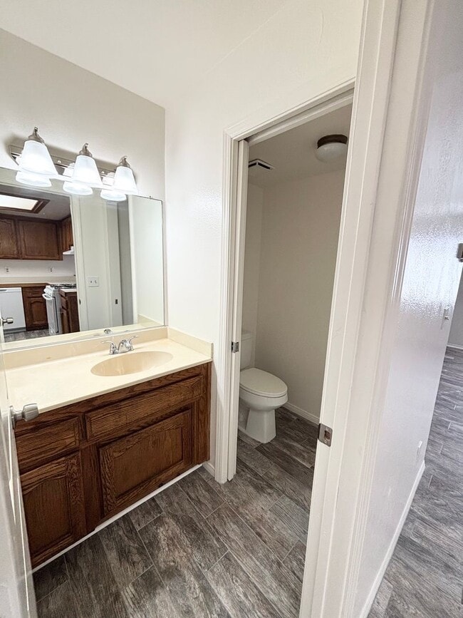 Building Photo - W807