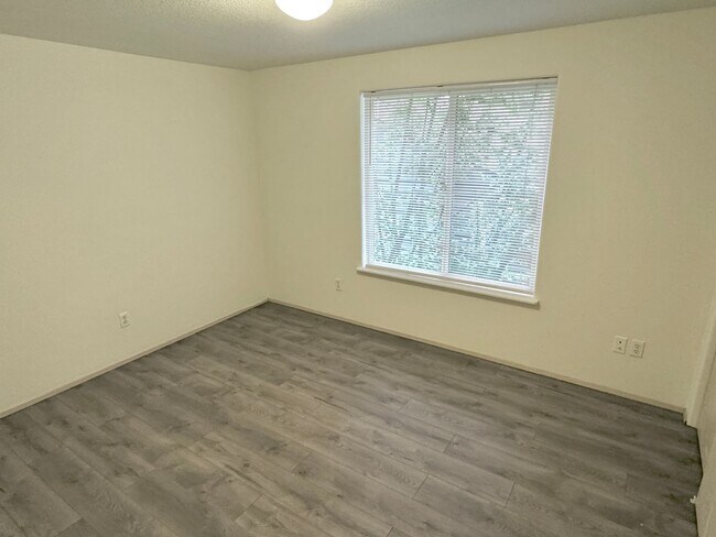 Building Photo - ROMAA01