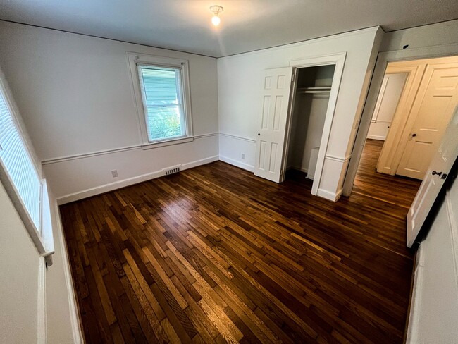 Building Photo - Gorgeous Greensboro 3 Bedroom 2 Bathroom H...