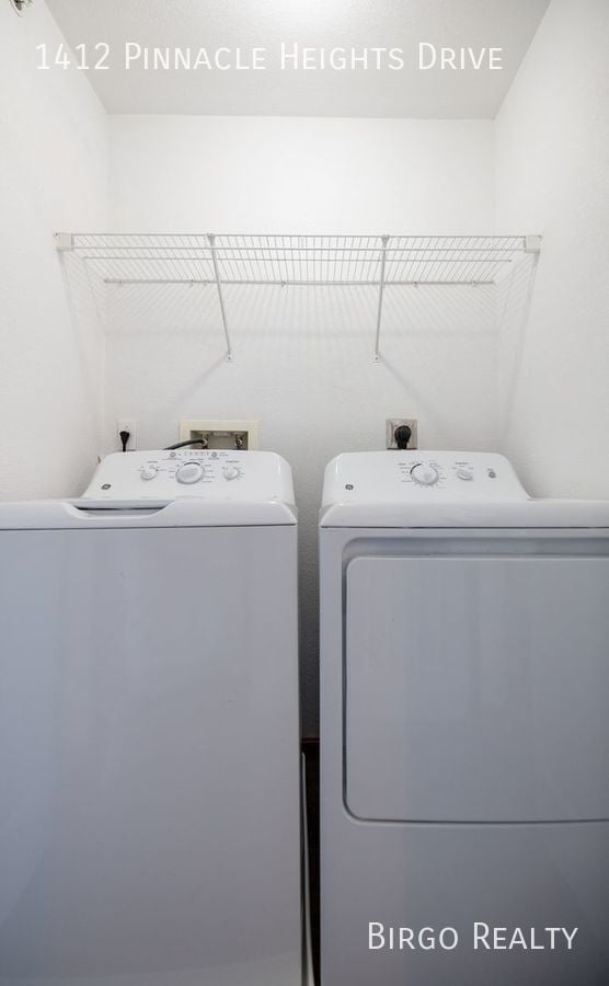 Building Photo - Move in Special! First Month's Rent is Fre...