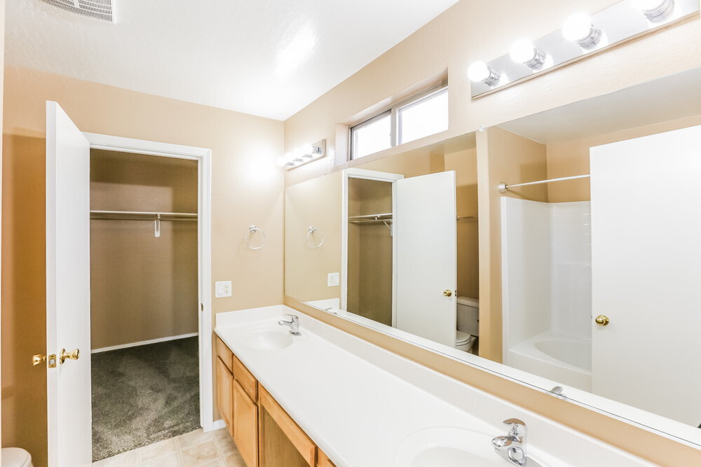 Building Photo - 12927 W Peppertree Ln