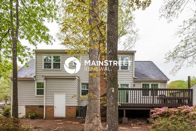 Building Photo - 4 Bedroom Pet-Friendly Home in Charlotte, NC with Main Street Renewal