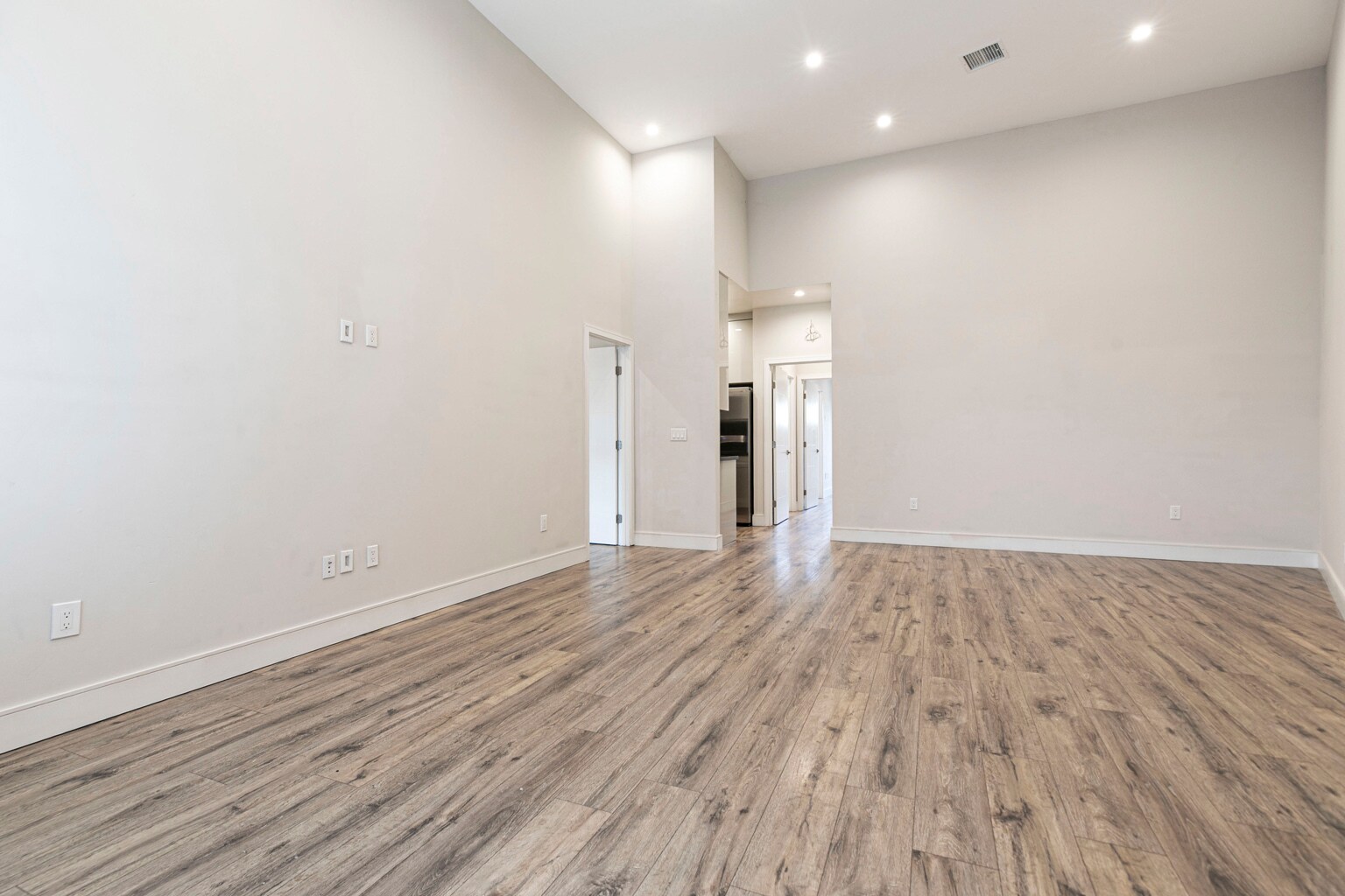 Building Photo - 9168 Morehart Ave