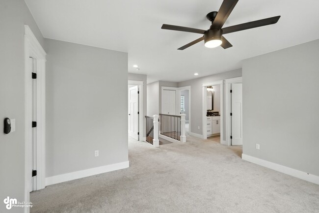 Building Photo - Charming & Updated 4BD/2.5BA!