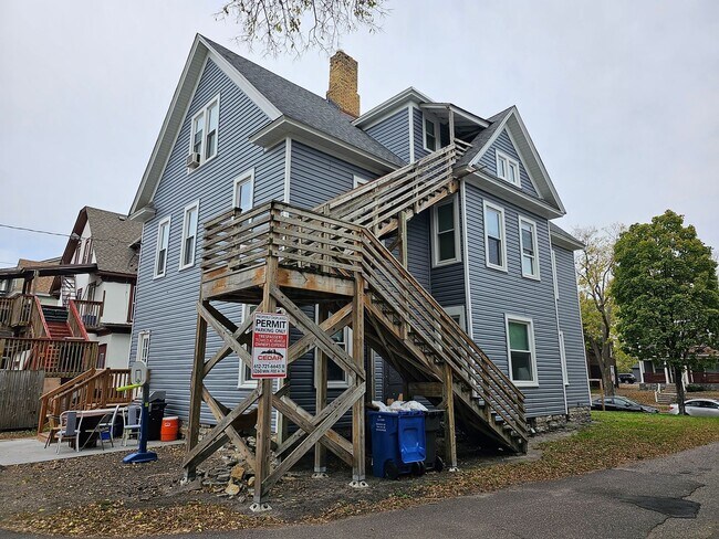 Building Photo - 1316 7th St SE