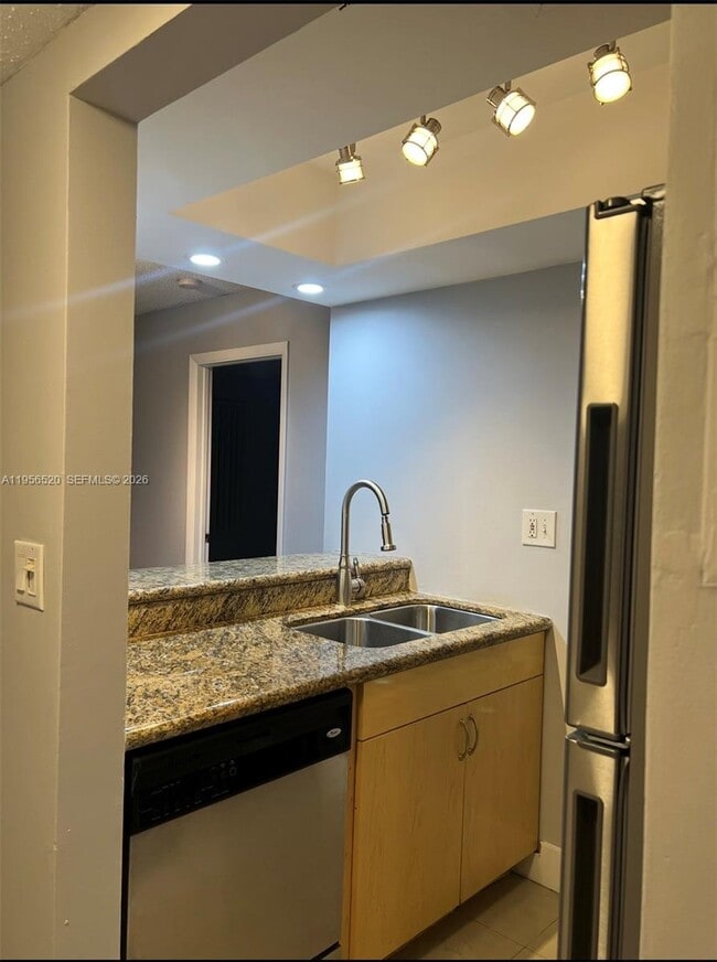 Building Photo - 800 N Miami Ave