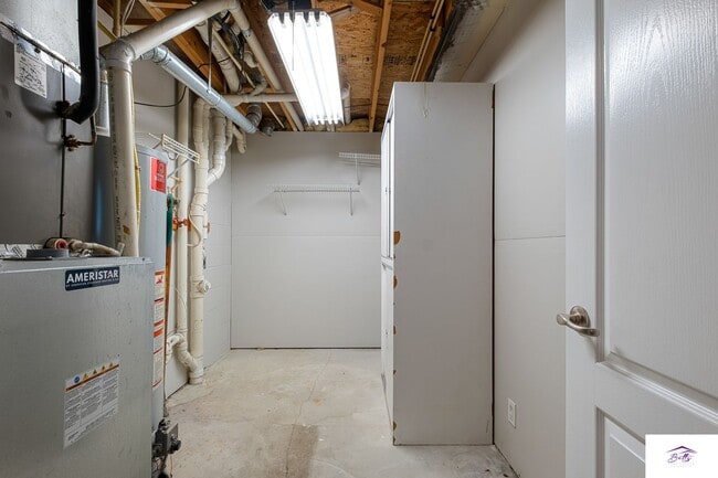 Building Photo - RENTAL PENDING