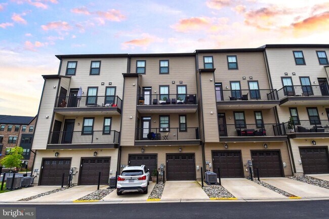 Building Photo - Location!! Like-New!! Convenience!!