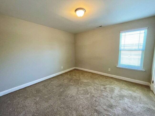 Building Photo - Beautiful 2 Story Home In Bridgeport North...