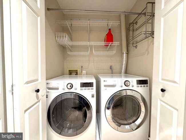 Building Photo - 1318 Dewitt Ave