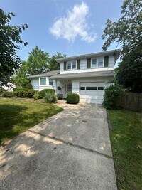 Building Photo - 161 Copiague Pl
