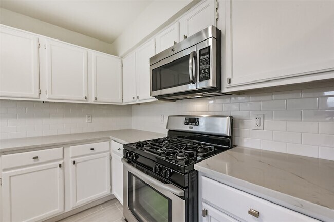 Building Photo - 9202 Bayou Bluff Dr