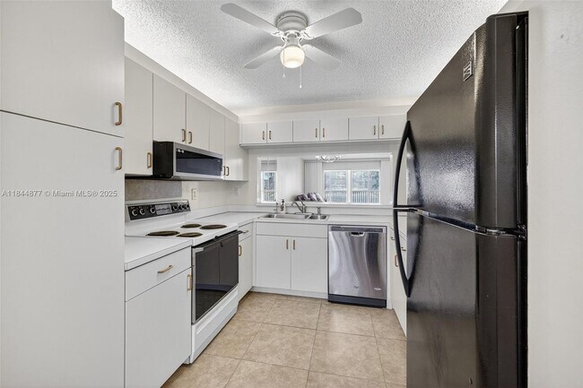 Building Photo - 7214 S Devon Dr