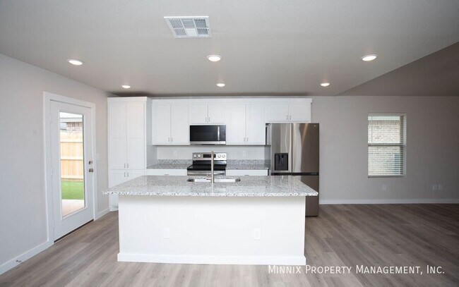 Building Photo - 310 E 77th St