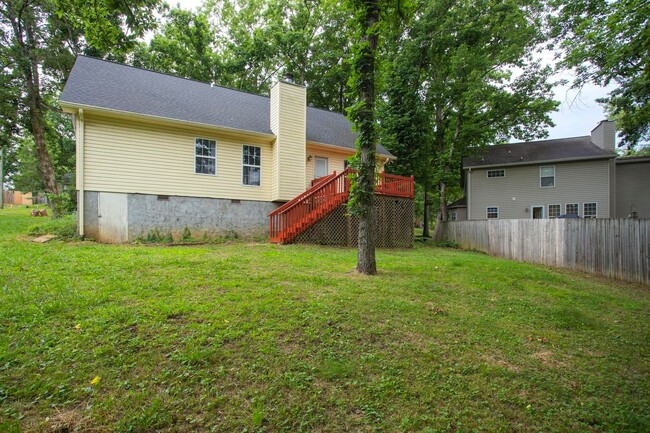 Building Photo - 105 Redbud Dr
