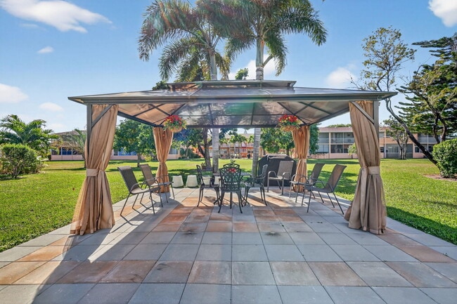 Building Photo - 378 Sheffield P