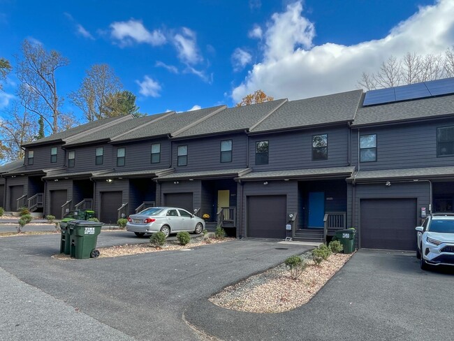 Building Photo - 3bd/3.5ba Townhome in Charlottesville