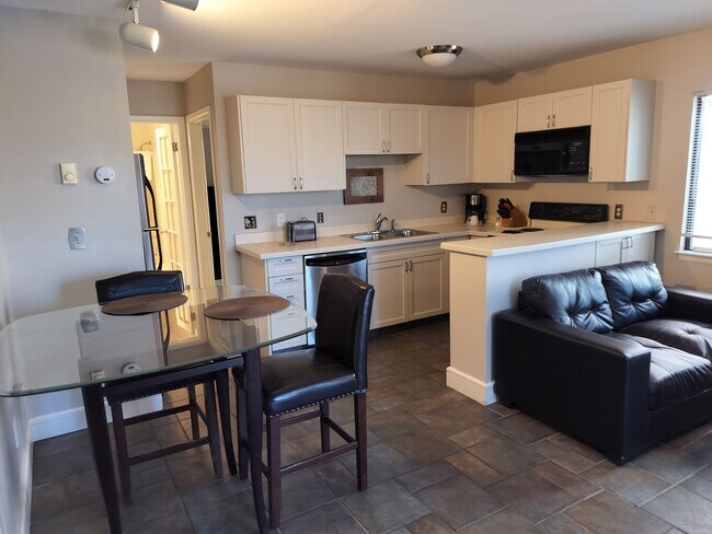 Building Photo - Immediate Move In special- Furnished/Pet friendly/ One bedroom Condo, short term lease of 30 days...