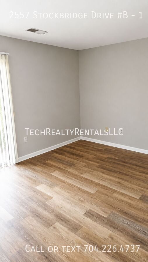 Building Photo - 2557 Stockbridge Dr