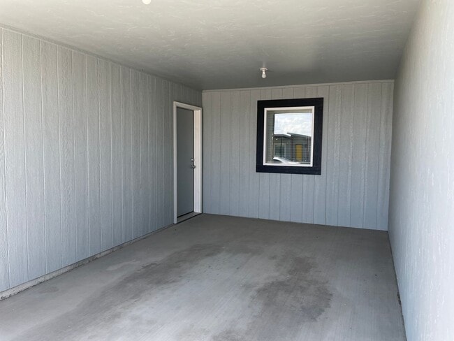 Building Photo - 3 bedroom, Modern Duplex available soon!