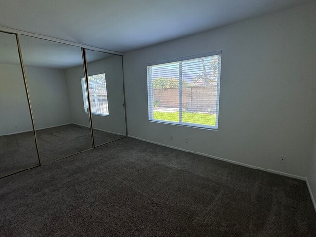 Building Photo - Charming, Single-Story & Move-In Ready