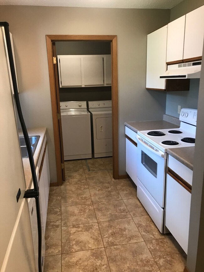 Building Photo - 212 E 4th St