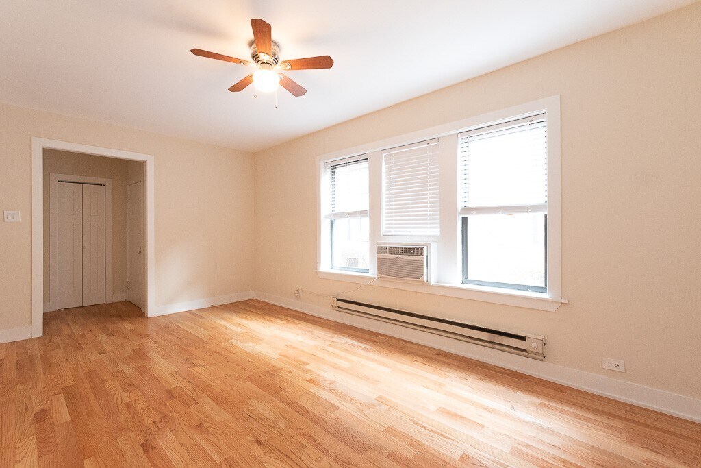 Building Photo - 3731 N Pine Grove Ave