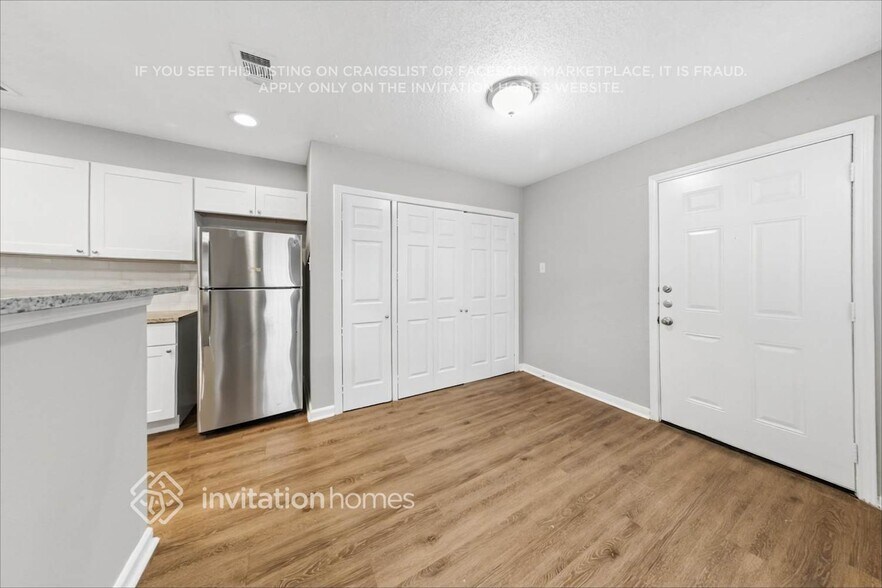 Building Photo - 2036 Pheasant Dr