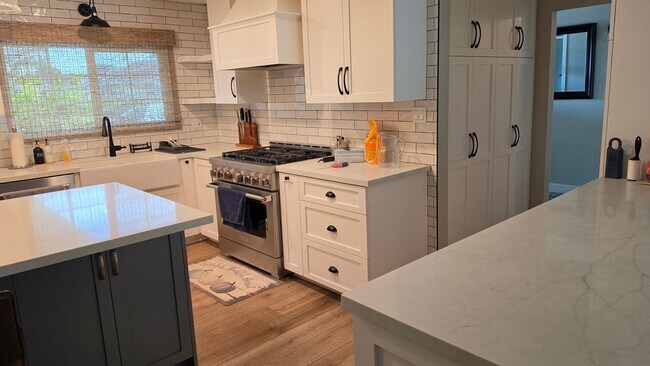 Building Photo - 3 Bedroom House in Yorba Linda