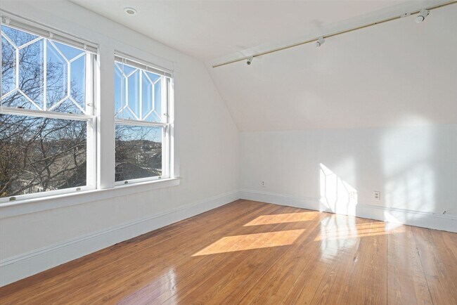 Building Photo - 10-12-12 Castlerock St