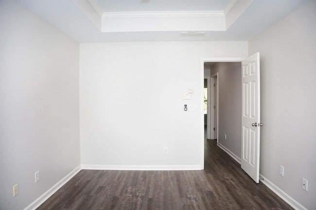 Building Photo - 851 Stratum Way SE