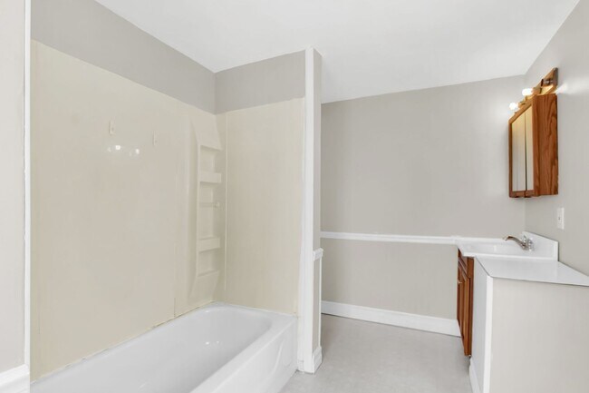 Building Photo - Bright 4 Bedroom, 2.5 Bath Home in Northeastern Schools!