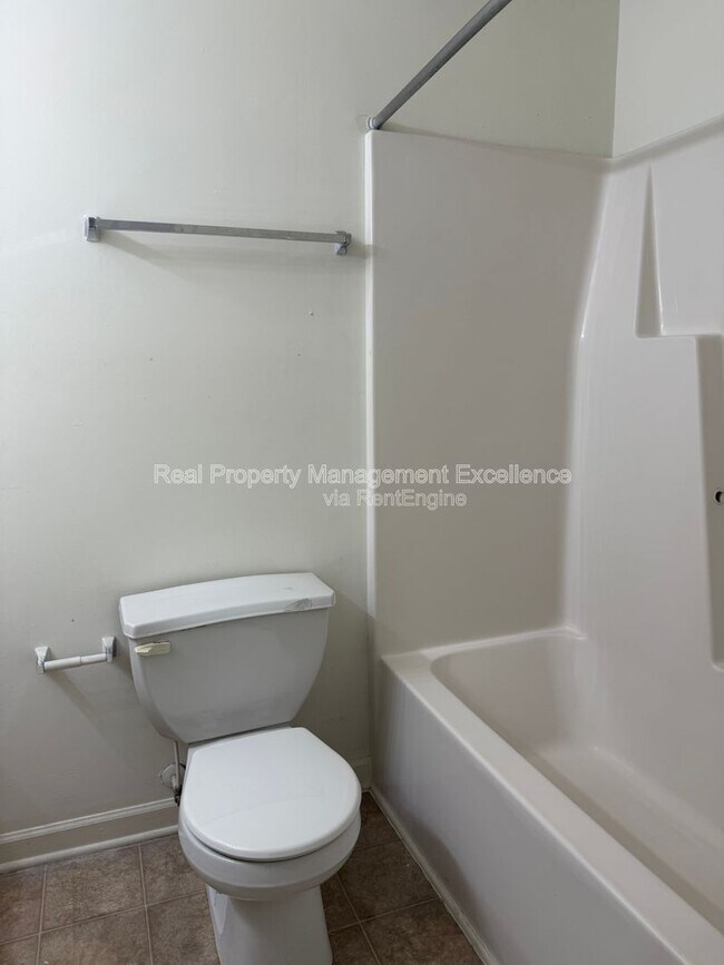 Building Photo - 16 Red Ln