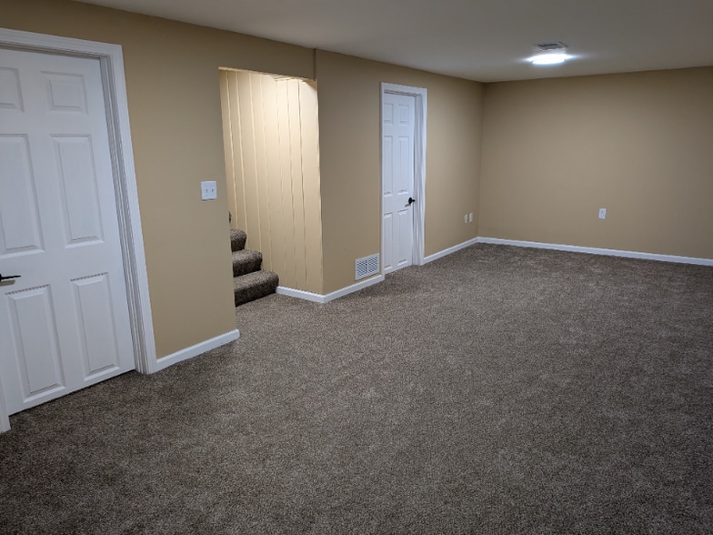 Building Photo - 732 9th St S