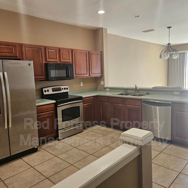 Building Photo - 8271 Village Edge Cir