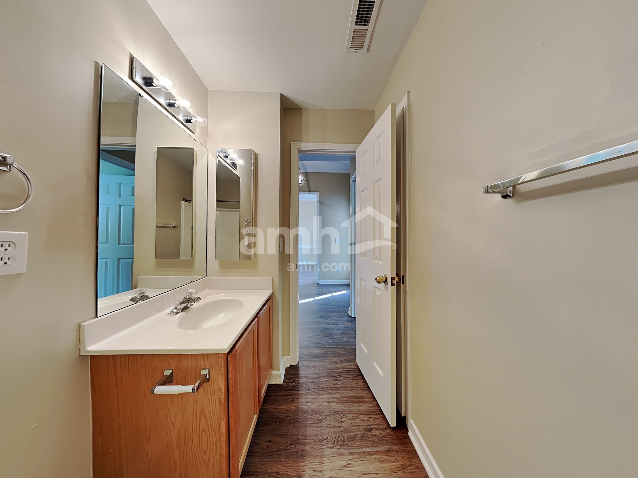 Building Photo - 127 Bathurst Ln