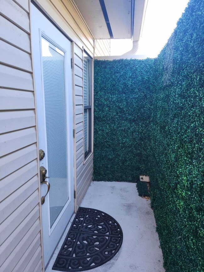 Building Photo - 600 Executive Center Dr